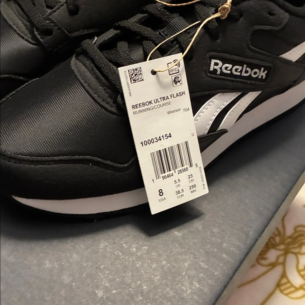 NWT Ladies  Reebok Classic Black and White Ultra Flash  Running Shoes (8) - Picture 5 of 5